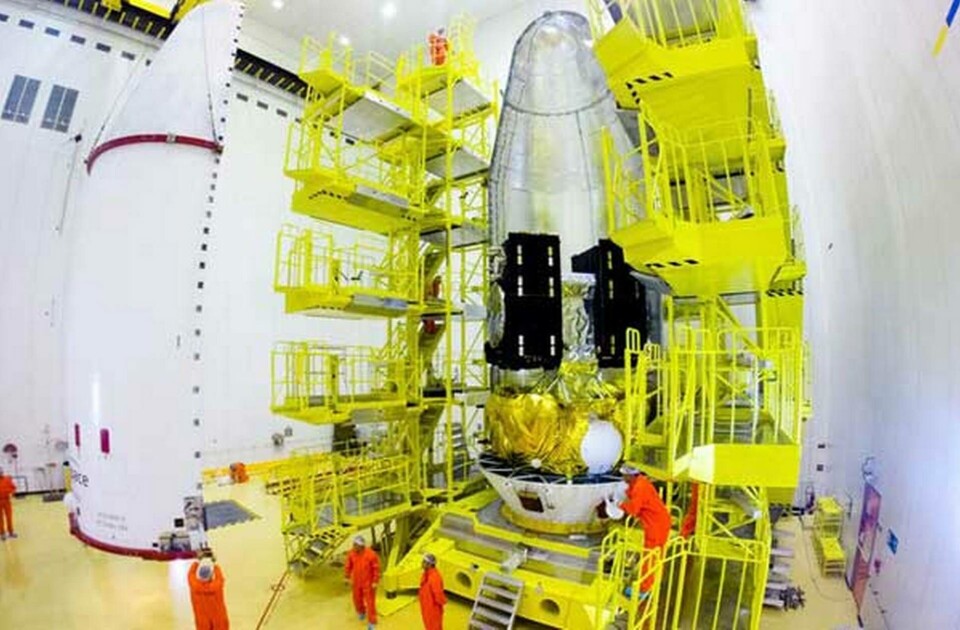 Galileosatelliterna 9 och 10 placeras i Soyuzfarkosten för uppskjutning från Kourou. Foto: ESA Galileosatelliterna 9 och 10 placeras i Soyuzfarkosten för uppskjutning från Kourou. Foto: ESA