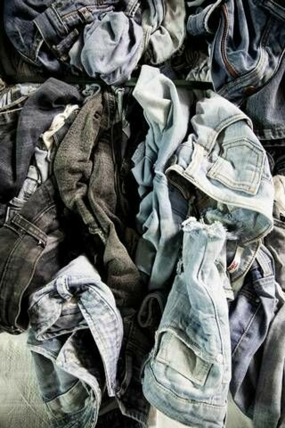 Renewcell använder mycket jeans i sin återvinningsprocess. Jeans är enkelt att sortera, har ofta ett högt bomullsinnehåll och är lätt att avfärga. Foto: Jörgen Appelgren