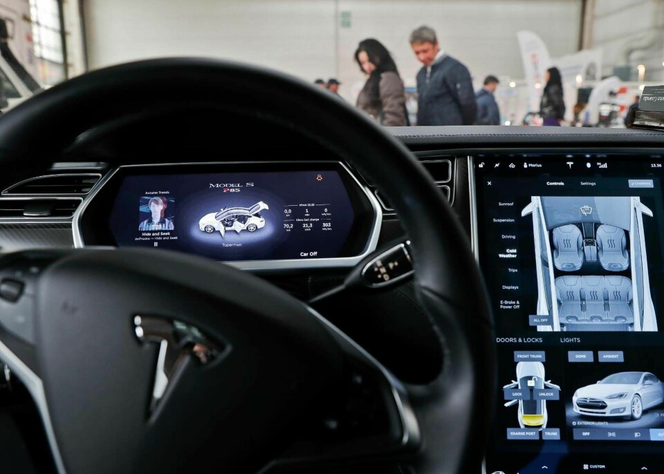 Insidan av en Tesla. Snart kan den begåvas med en ny övervakande sensor. Foto: Vadim Ghirda