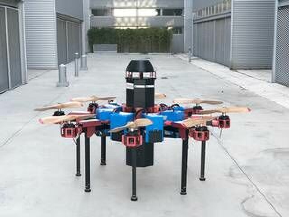 Spanska Drone Hoppers målsättning är att kunna lägga en vattendimma som motsvarar 600 liter i minuten, finfördelad med hjälp av drönarnas propellrar. Foto: Drone Hopper