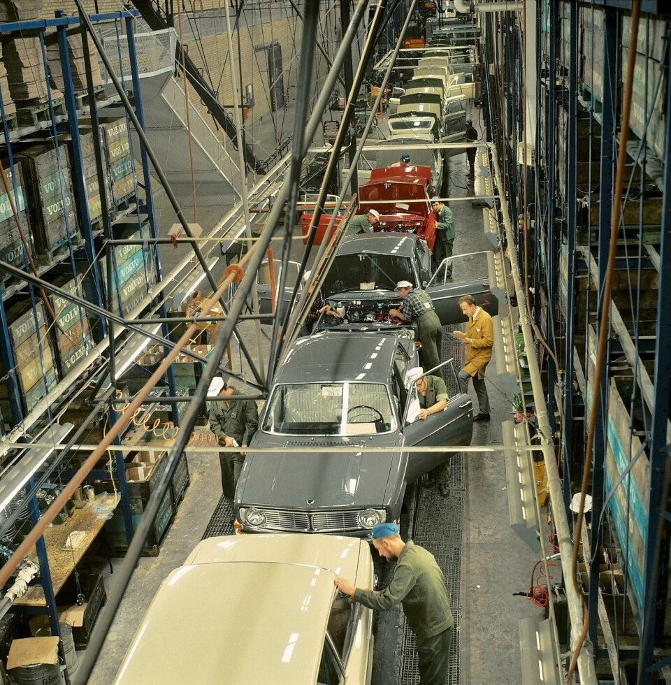 Produktionslinan på Torslandafabriken i Göteborg där Volvo 140-serien byggdes. Foto: Volvo cars