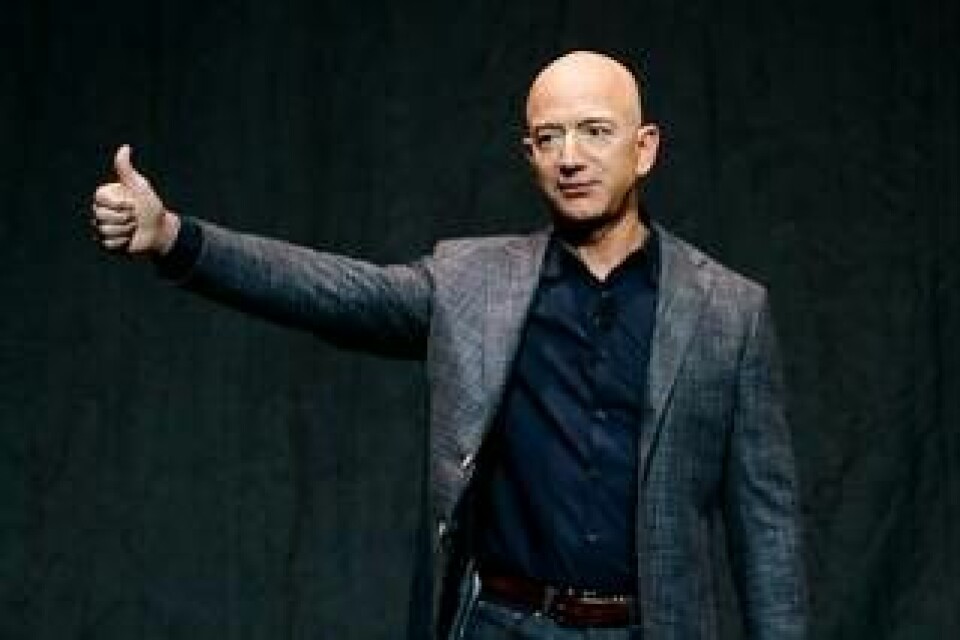Jeff Bezos har på grund av fluktuerande aktiekurser petats ner från platsen som världens rikaste. Foto: Patrick Semansky/AP/TT