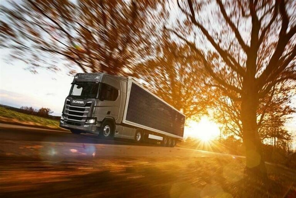 Scania testar solceller på ett lastbilssläp. Foto: Scania