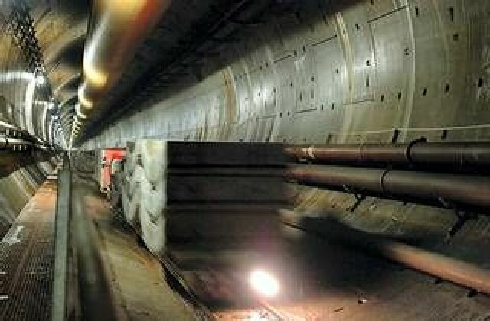 Tunneltåget fraktar cementelement till tunnelväggarna. Foto: Ulf Angberg/Banverket