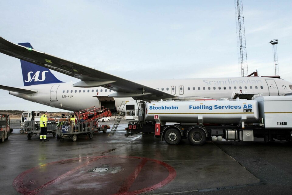 En Airbus 320 Neo tankas på Arlanda flygplats. Arkivbild. Foto: Christine Olsson/TT