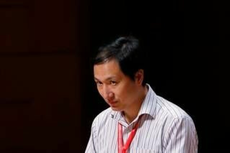 He Jiankui berättade under en konferens i november förra året att han använt gensaxen Crispr på bebisar. Foto: AP Photo/Kin Cheung