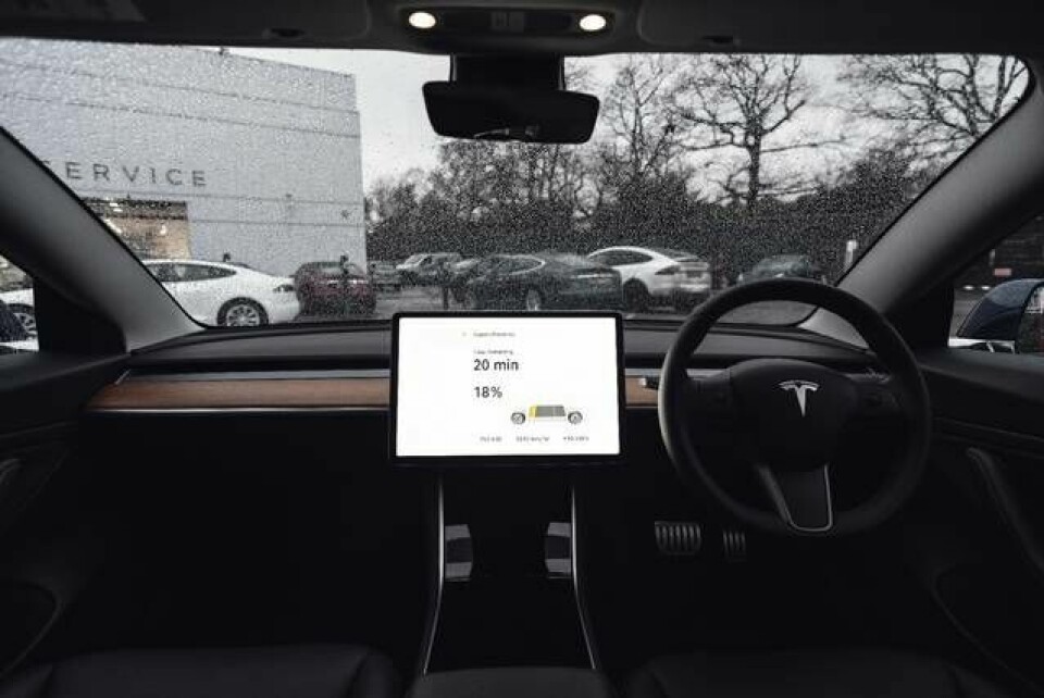 Laddning vid en V3 Supercharger. Foto: Tesla