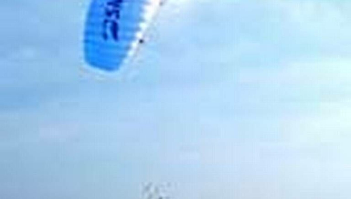 Drakbåt på jungfrufärd har vindkraft i lasten