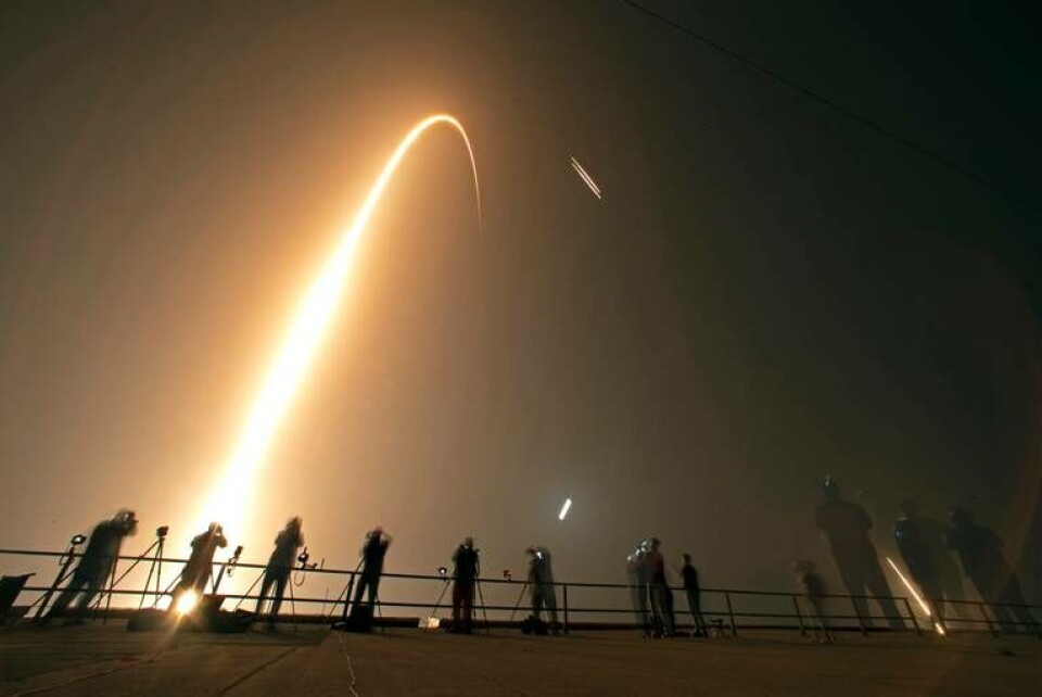 Falcon Heavy-raketen från Space X sköts upp från Kennedy Space Center 25 juni. Foto: AP Photo/John Raoux Falcon Heavy-raketen från Space X sköts upp från Kennedy Space Center 25 juni. Foto: AP Photo/John Raoux