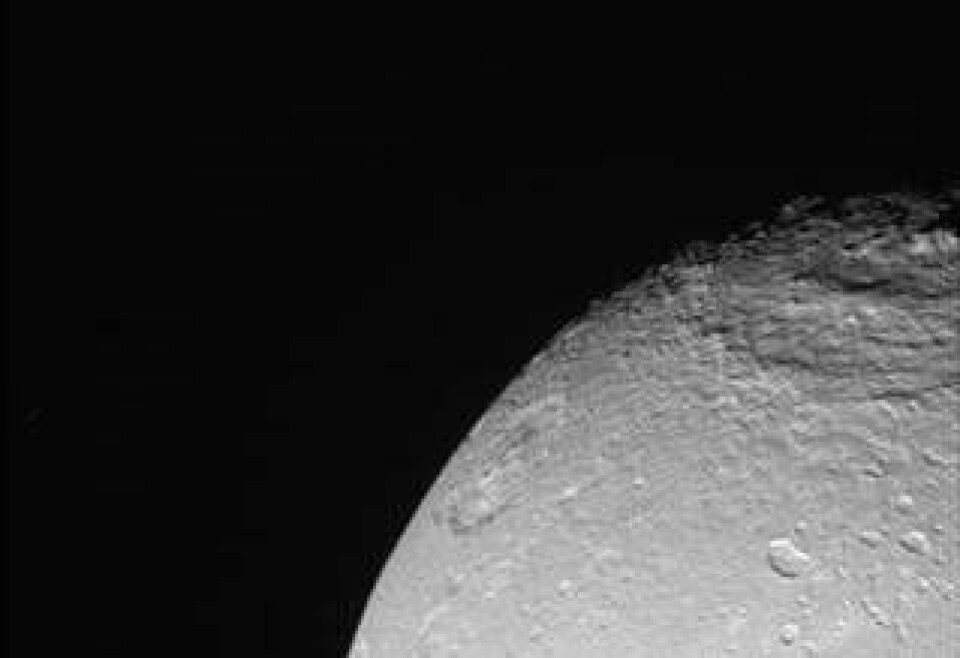 Diones istäckta mark Foto: NASA / JPL / Space Science Institute
