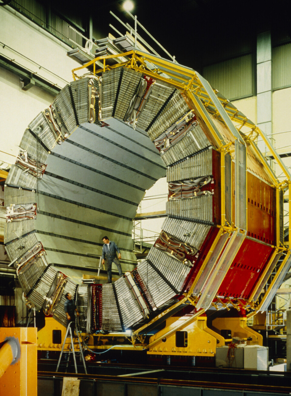 Delar av en av partikeldetektorerna i acceleratorn LEP (Large Electron Positron) i en bild från 1987. Foto: SCIENCE PHOTO LIBRARY/TT Delar av en av partikeldetektorerna i acceleratorn LEP (Large Electron Positron) i en bild från 1987. Foto: SCIENCE PHOTO LIBRARY/TT