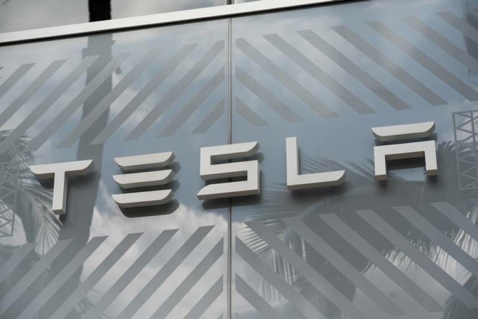 Tesla är en av flera biltillverkare som börjar utveckla respiratorer. Foto: TT Tesla är en av flera biltillverkare som börjar utveckla respiratorer. Foto: TT
