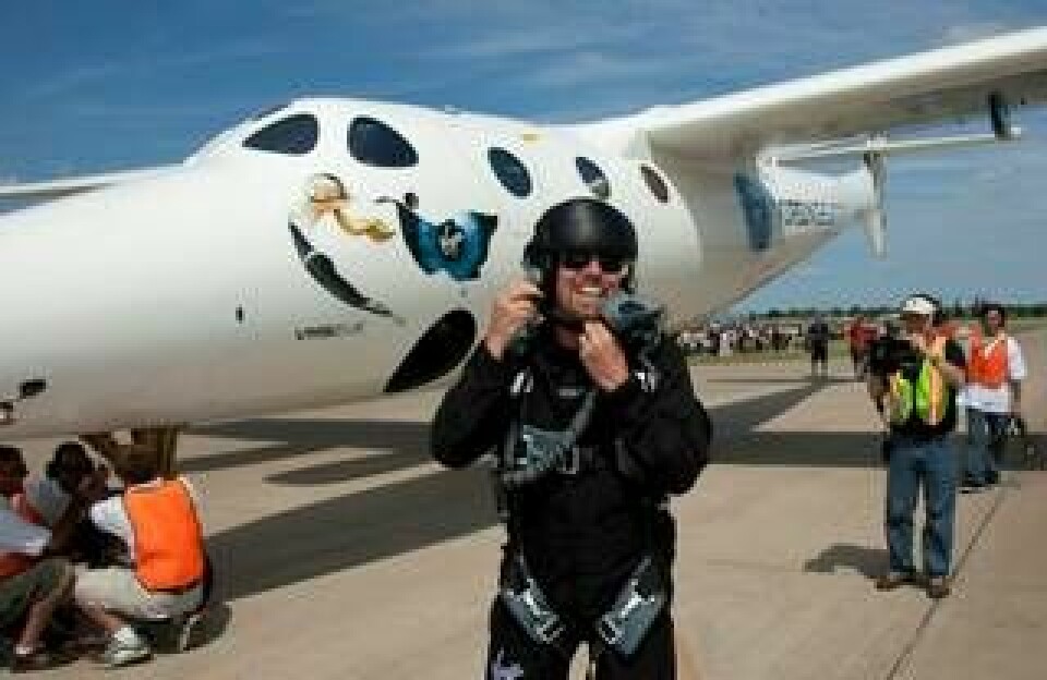Richard Branson gjorde en provflygning med nya moderskeppet White Knight Two som är testat och klart och nu bara väntar på att själva rymdfärjan Space Ship Two också ska bli klar. Foto: Mark Greenberg.