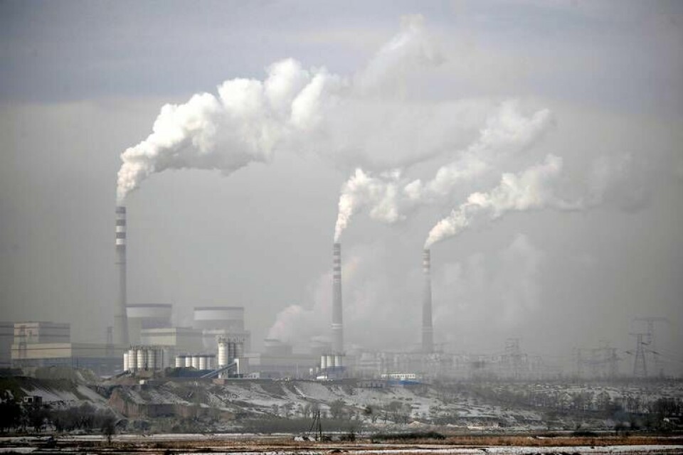 Om inte regeringar runt om i världen snabbt börjar minska utsläppen så riskerar vi en än värre, enligt IEA. Foto: Andy Wong/AP/TT