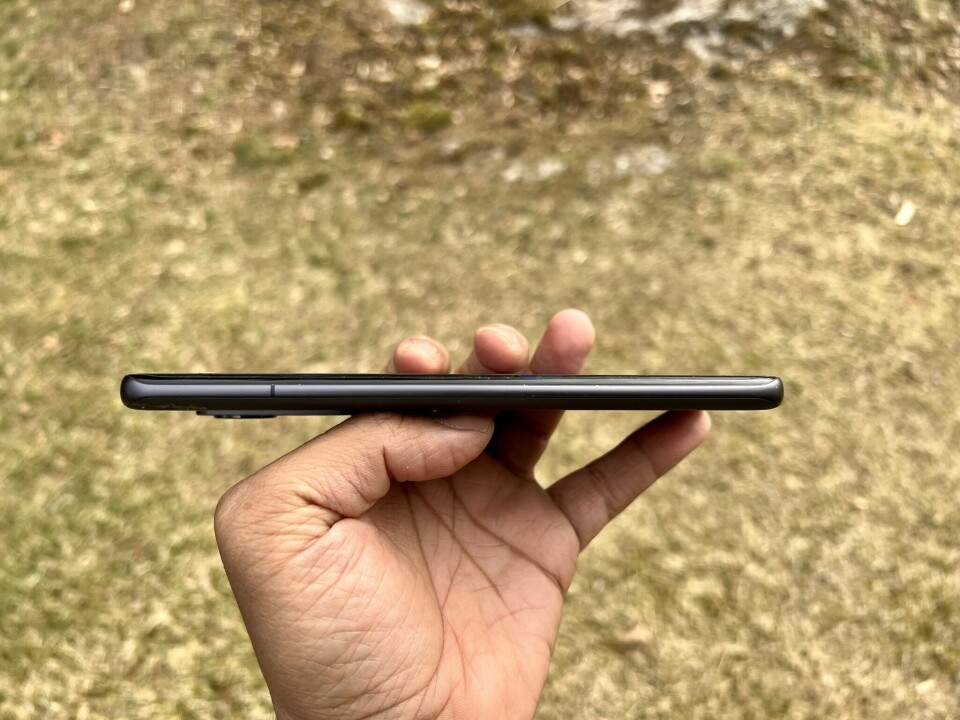 Tunn profil på Xiaomi 12 Pro. Foto: Kalle Wiklund Tunn profil på Xiaomi 12 Pro. Foto: Kalle Wiklund