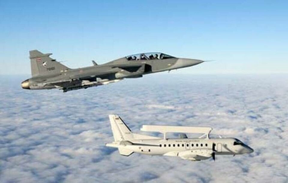 Gripen i thailänds målning och Saab 340 Erieye. Foto: Peter Liander, Saab Gripen i thailänds målning och Saab 340 Erieye. Foto: Peter Liander, Saab