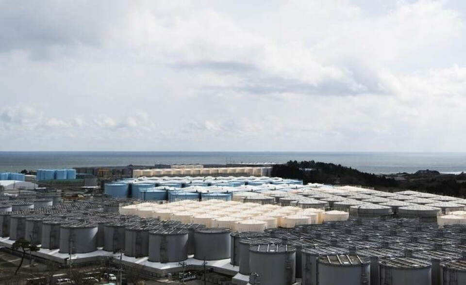 Mängder av tankar med radioaktivt vatten lagras vid kärnkraftverket Fukushima. Arkivbild. Foto: Foto: Hiro Komae/AP/TT Mängder av tankar med radioaktivt vatten lagras vid kärnkraftverket Fukushima. Arkivbild. Foto: Foto: Hiro Komae/AP/TT