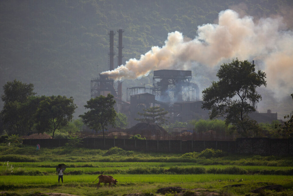 Det ryker från ett koleldat stålverk i östra Indien. Förbränningen av fossila bränslen är den största boven bakom den globala uppvärmningen. Arkivbild. Foto: Altaf Qadri/AP/TT