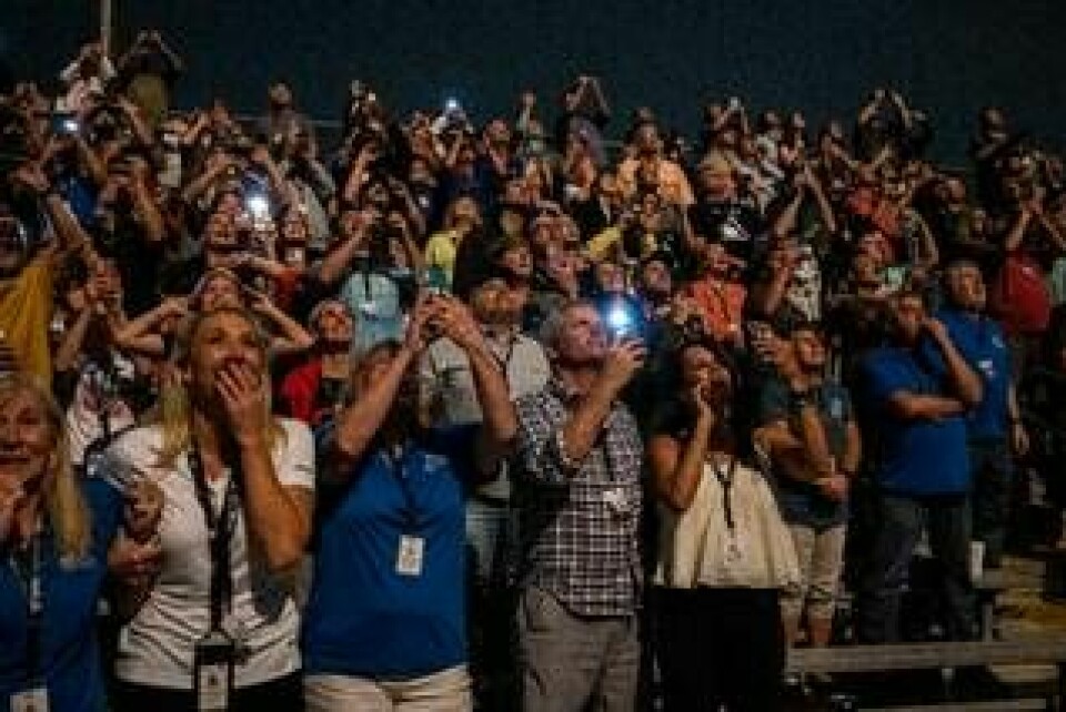 Det samlades stor publik för att se uppskjutningen. Foto: Keegan Barber/NASA via AP/TT