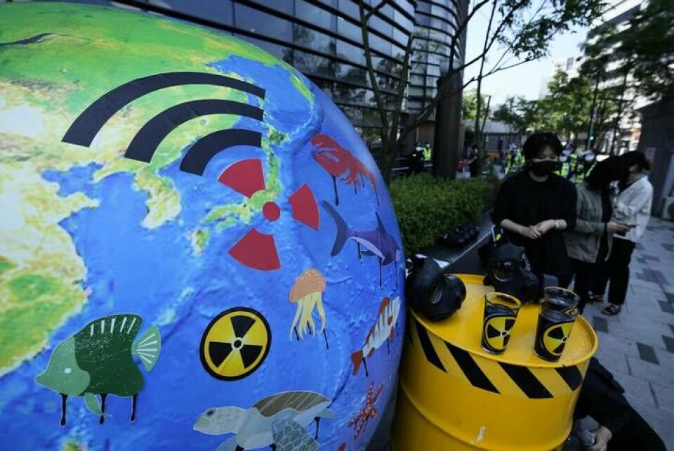 Japans vattenplaner vid Fukushima är kontroversiella. Bilden är från en demonstration i Seoul, Sydkorea, i somras. Foto: Lee Jin-Man/AP/TT