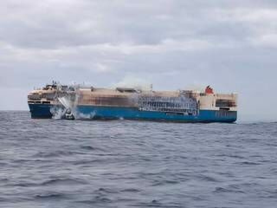 Lastfartyget Felicity Ace, med runt 4 000 VW-bilar ombord, började brinna den 18 februari. Foto: Portuguese Navy via AP