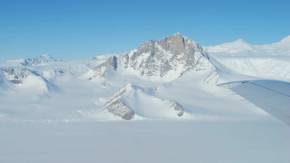 Isen på Antarktis sträcker sig upp mot 4000 meters höjd. Foto: Nasa