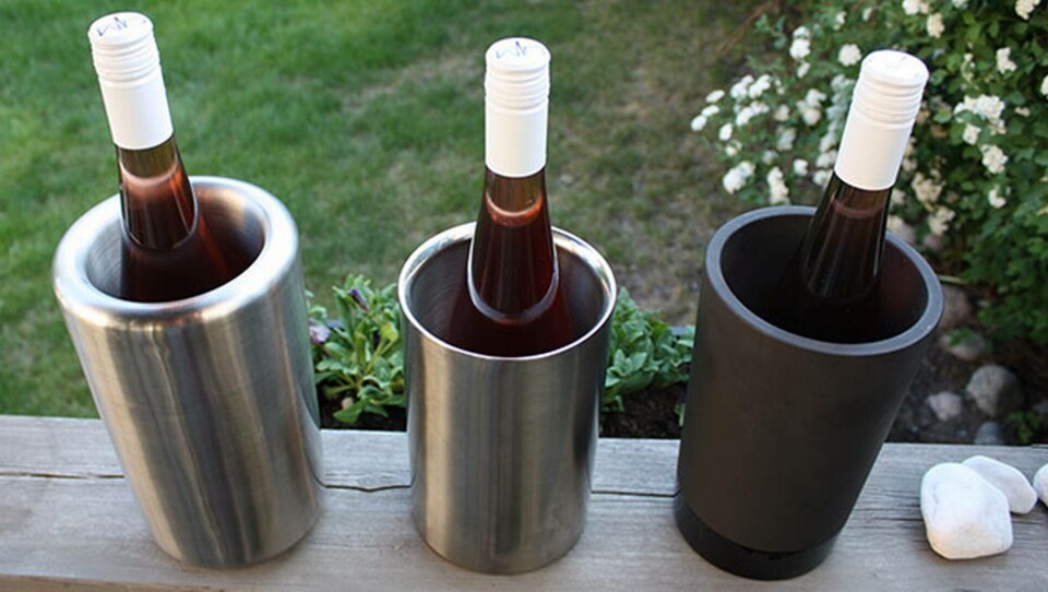 Vilken av de tre vinkylarna håller vinet kallast? Design #1, Design #2 eller Design #3 från vänster till höger. Vilken av de tre vinkylarna håller vinet kallast? Design #1, Design #2 eller Design #3 från vänster till höger.