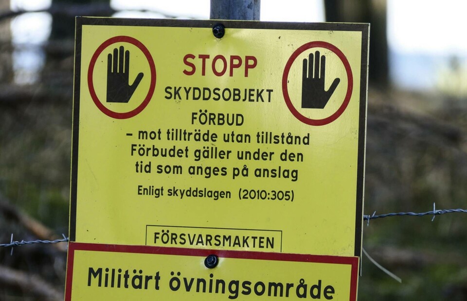 Stora mängder information om svenska militära anläggningar har delats på hemliga chattforum på nätet. Två män utreds nu av Säpo. Arkivbild. Foto: Johan Nilsson/TT Stora mängder information om svenska militära anläggningar har delats på hemliga chattforum på nätet. Två män utreds nu av Säpo. Arkivbild. Foto: Johan Nilsson/TT