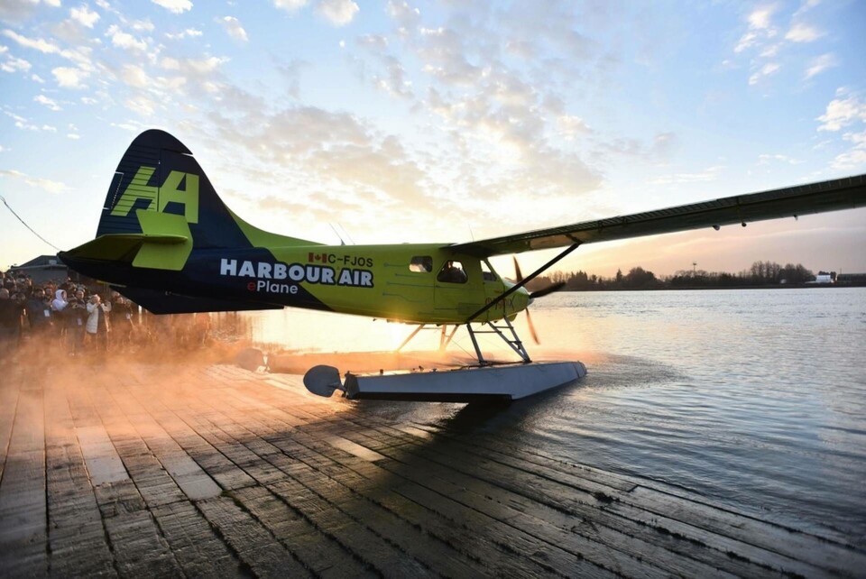 Det elektriskt drivna flygplanet, en ombyggd DHC-2 de Havilland Beaver, på väg mot sin premiärtur. Foto: DON MACKINNON/AFP/TT Det elektriskt drivna flygplanet, en ombyggd DHC-2 de Havilland Beaver, på väg mot sin premiärtur. Foto: DON MACKINNON/AFP/TT