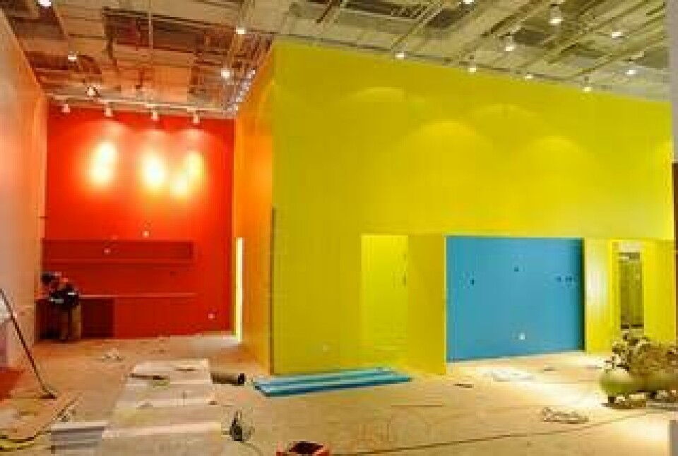 Starka färger pryder väggarna i det som ska bli café respektive butik.