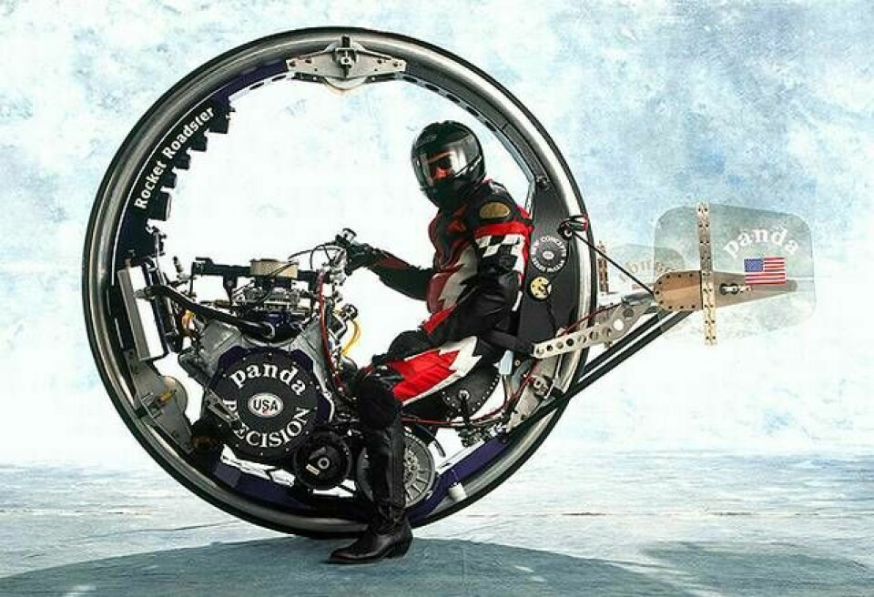 Kerry McLean har satt hastighetsrekord med sin 'Rocket Roadster'. Han har byggt enkelhjulingar i 30 år. 'Det handlar inte om pengarna, utan om kärlek till maskinerna.' Foto: All over press