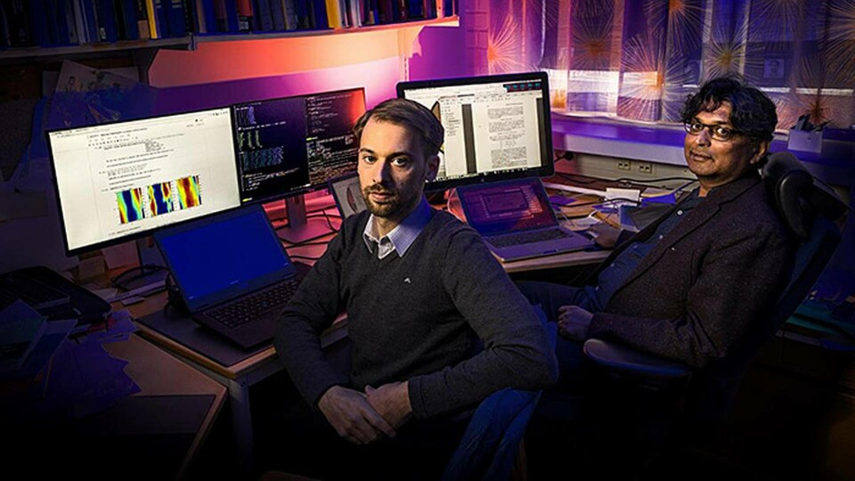 Företag och organisationer måste se möjligheterna med att använda och rätt hantera analys av stora datamängder. Forskningsingenjören Hans Salomonsson och professor Devdatt Dubhashi arbetar med satsningen Big Data at Chalmers. Foto: Sören Håkanlind Företag och organisationer måste se möjligheterna med att använda och rätt hantera analys av stora datamängder. Forskningsingenjören Hans Salomonsson och professor Devdatt Dubhashi arbetar med satsningen Big Data at Chalmers. Foto: Sören Håkanlind