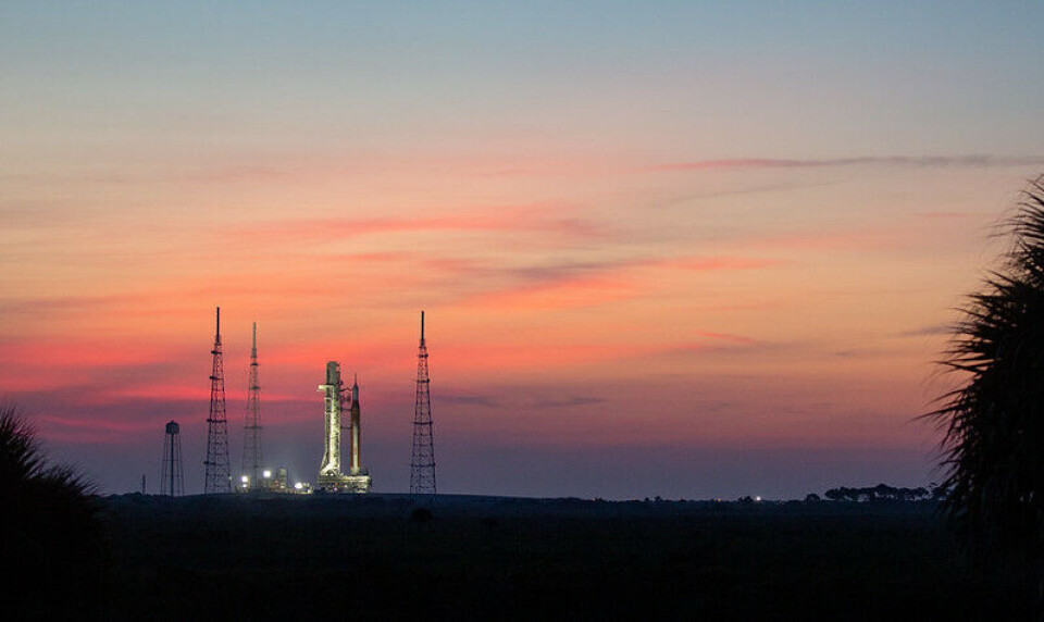 Raketen SLS med rymdkapseln Orion rullas ut till startplattan för uppdraget Artemis 1. Foto: NASA/Joel Kowsky Raketen SLS med rymdkapseln Orion rullas ut till startplattan för uppdraget Artemis 1. Foto: NASA/Joel Kowsky