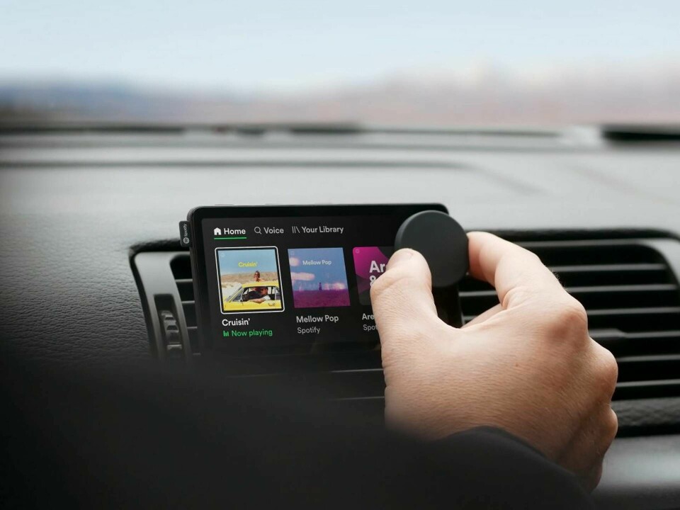 Car Thing kan styras genom hjulet, med röststyrning, eller med touchskärmen. Foto: Spotify