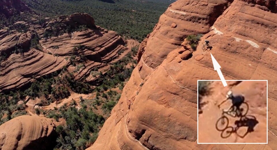 'Vägen' som Michal Kollbeck cyklar på är känd som 'the White Line' och ligger i Sedona i Arizona. Foto: Marshall Mullen 'Vägen' som Michal Kollbeck cyklar på är känd som 'the White Line' och ligger i Sedona i Arizona. Foto: Marshall Mullen
