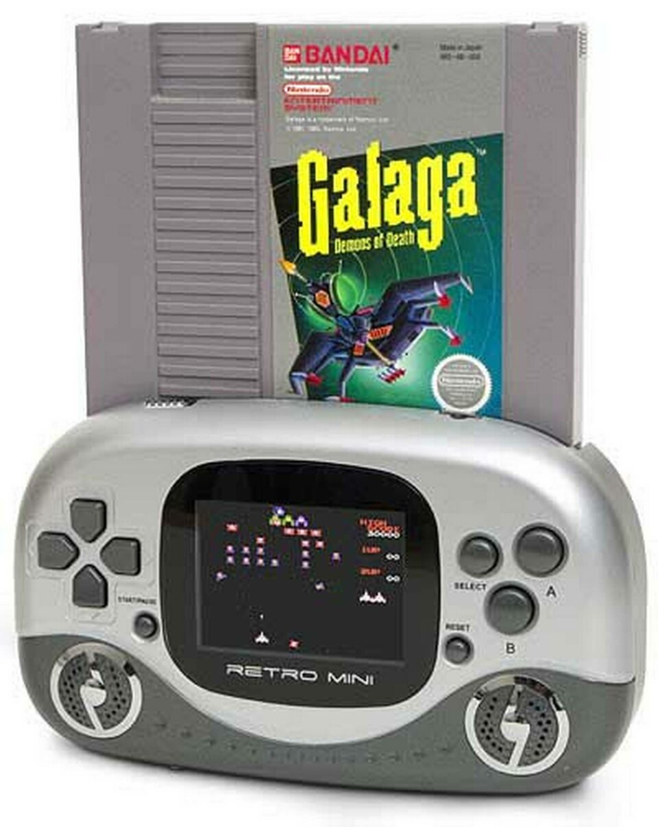 Retro Mini Handheld kör gamla NES-kassetter. (Klicka för större bild) Retro Mini Handheld kör gamla NES-kassetter. (Klicka för större bild)