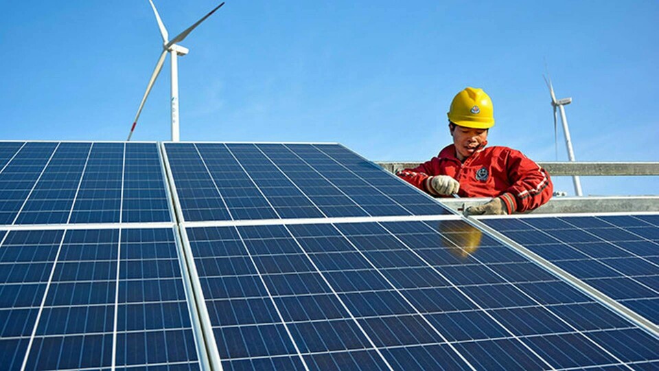 Regeringen överväger att slopa bygglov för solceller och solfångare. Foto: Imaginechina / All Over Press