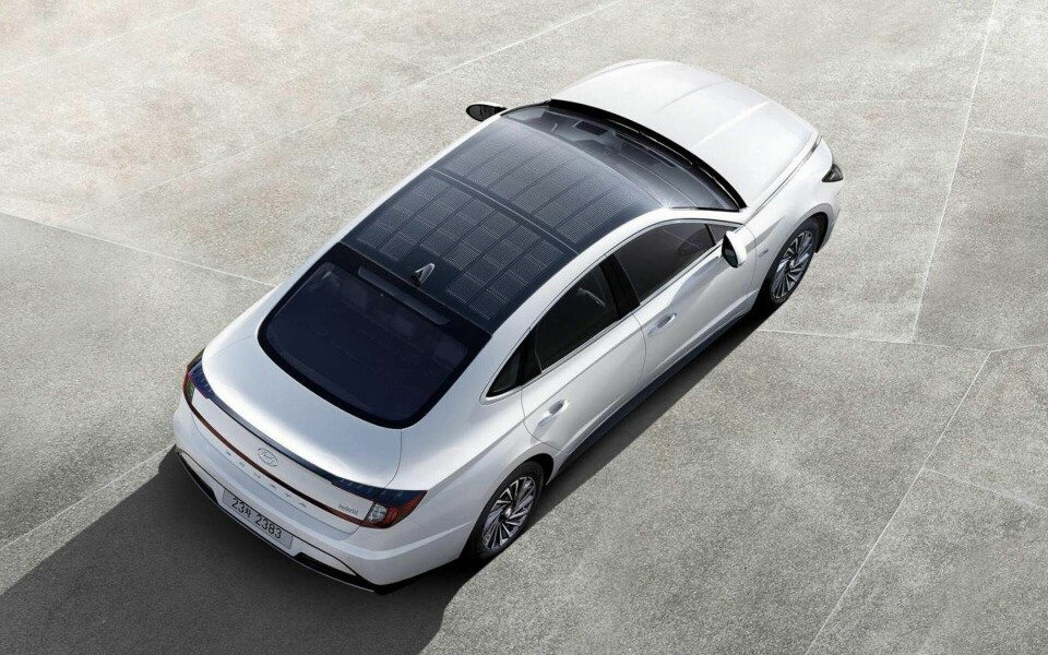 Hyundais hybridbil Sonata kan fås med solceller på taket. Fast inte i Sverige. Foto: Hyundai