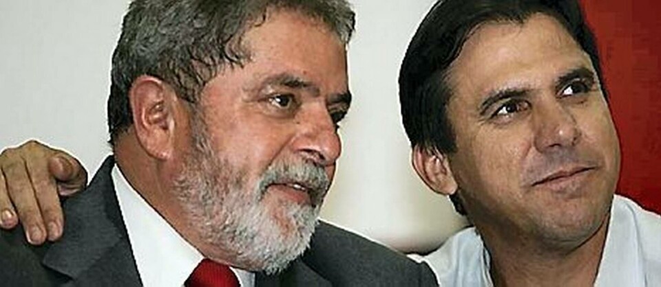 Brasiliens avgående president Luiz Ignation Lula da Silva med sin protegé Luiz Marinho, som han hjälpte fram till borgmästarposten i Sao Bernardo do Campo 2008. Foto: Educacaosuina.com Brasiliens avgående president Luiz Ignation Lula da Silva med sin protegé Luiz Marinho, som han hjälpte fram till borgmästarposten i Sao Bernardo do Campo 2008. Foto: Educacaosuina.com