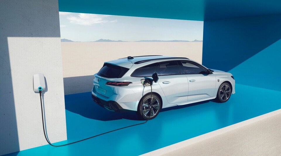 Snart kommer en ny elkombi att rulla på vägarna. Peugeot E-308. Foto: Peugeot Snart kommer en ny elkombi att rulla på vägarna. Peugeot E-308. Foto: Peugeot