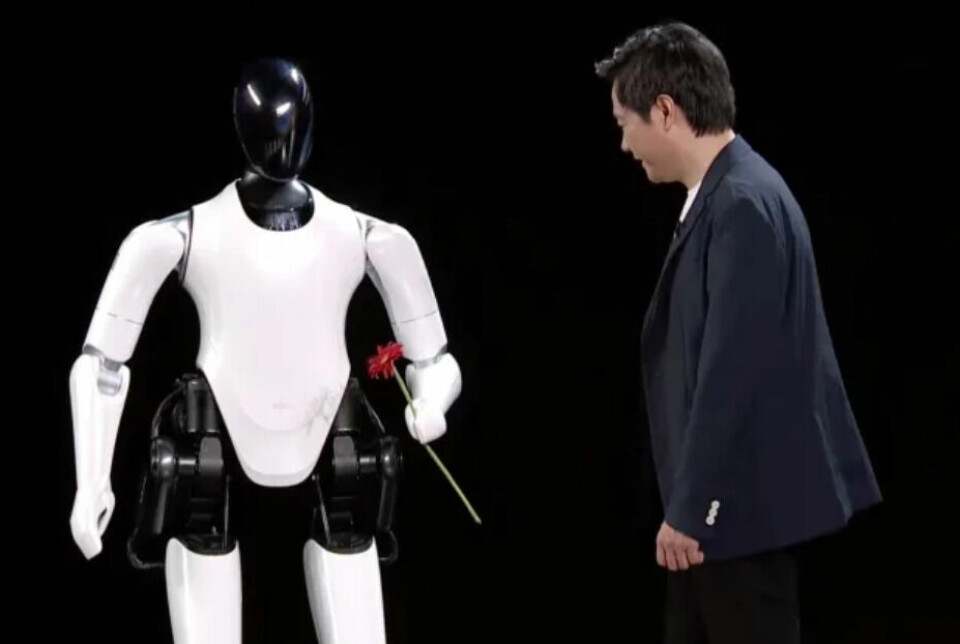 Roboten Cyberone tillsammans med Xiaomis vd Lei Jun. Foto: Xiaomi