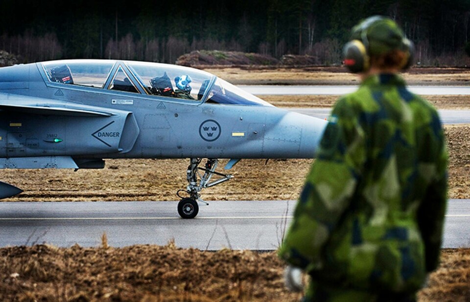 Ett JAS 39D Gripen taxar ut från F17 i Kallinge utanför Ronneby på tisdagen. Foto: Lars Pehrson / SvD / SCANPIX / TT Ett JAS 39D Gripen taxar ut från F17 i Kallinge utanför Ronneby på tisdagen. Foto: Lars Pehrson / SvD / SCANPIX / TT