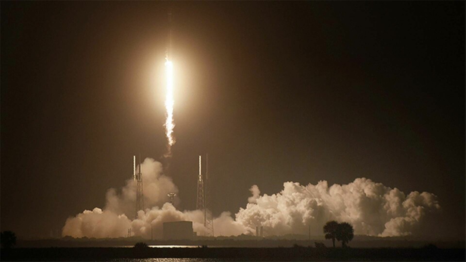 Spacex FAlcon 9 lyfter med kommunikationssatelliten JCAT 18/Kacific 1 från Cape Canaveral. Foto: Paul Hennessy/TT
