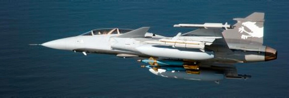 Gripen Demo med extra stora bränsletankar. Det är Gripen Demo som utgör underlaget för offerten till Brasilien och är det plan som Saab erbjuder Brasilien att vara med och utveckla. Foto: Stefan Kalm Gripen Demo med extra stora bränsletankar. Det är Gripen Demo som utgör underlaget för offerten till Brasilien och är det plan som Saab erbjuder Brasilien att vara med och utveckla. Foto: Stefan Kalm