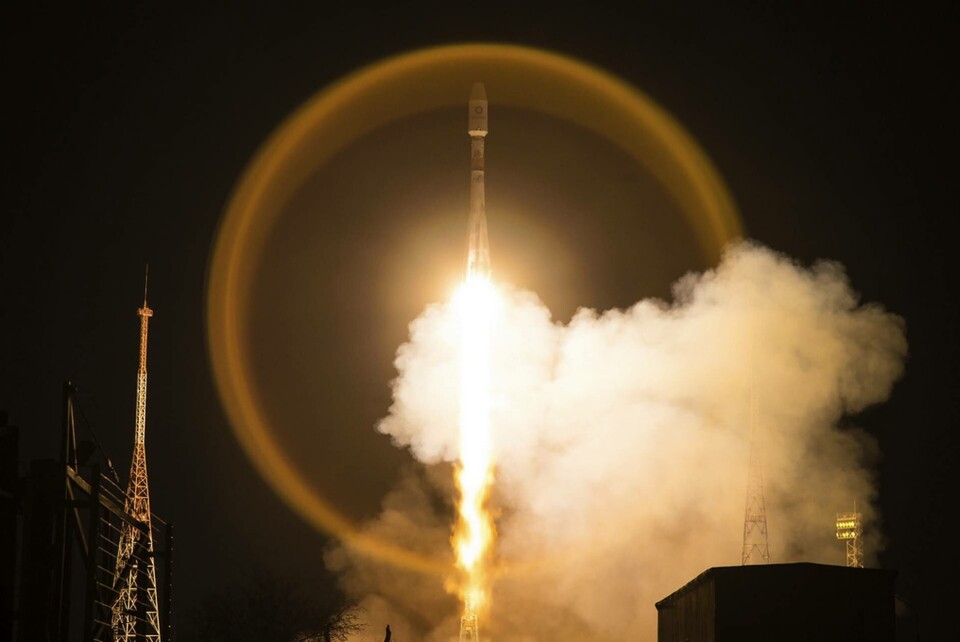 35 Oneweb-satelliter sköts upp från Kazakstan i mars förra året. Foto: Roscosmos/AP/TT 35 Oneweb-satelliter sköts upp från Kazakstan i mars förra året. Foto: Roscosmos/AP/TT