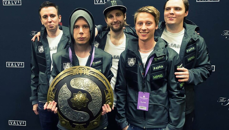 De svenska världsmästarna i Dota2: Gustav Magnusson, Jerry Lundkvist, Jonathan Berg, Joakim Akterhall, Henrik Ahnberg. De svenska världsmästarna i Dota2: Gustav Magnusson, Jerry Lundkvist, Jonathan Berg, Joakim Akterhall, Henrik Ahnberg.