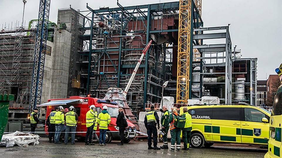 Två personer omkom i arbetsplatsolyckan då ett byggelement rasade vid Fortums blivande kraftvärmeverk i november 2014. Arkivbild: Lars Pehrson / SvD / TT Två personer omkom i arbetsplatsolyckan då ett byggelement rasade vid Fortums blivande kraftvärmeverk i november 2014. Arkivbild: Lars Pehrson / SvD / TT
