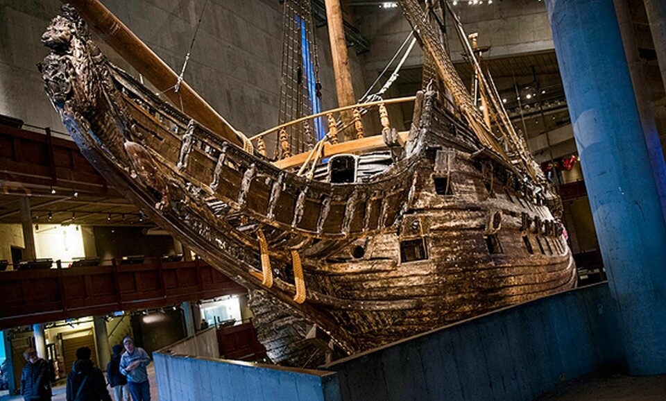 En exakt kopia av fartygssidan på regalskeppet Vasa ska beskjutas med en kanon. Foto: TT
