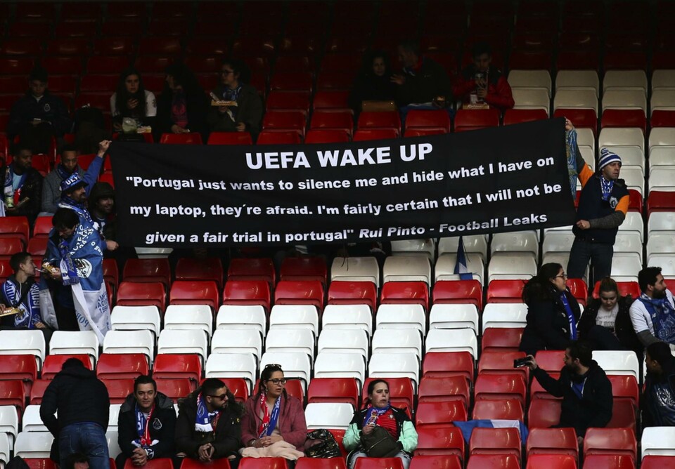 Fotbollsfans med stöd till Rui Pinto efter Football Leaks. Bilden är från Champions League-matchen Liverpool-Porto den 9 april 2019. Foto: Dave Thompson/AP/TT Fotbollsfans med stöd till Rui Pinto efter Football Leaks. Bilden är från Champions League-matchen Liverpool-Porto den 9 april 2019. Foto: Dave Thompson/AP/TT