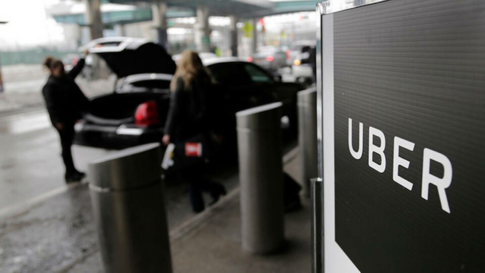 Nu kan du åka Uber till fasta priser i svenska storstäder. Foto: TT Nu kan du åka Uber till fasta priser i svenska storstäder. Foto: TT